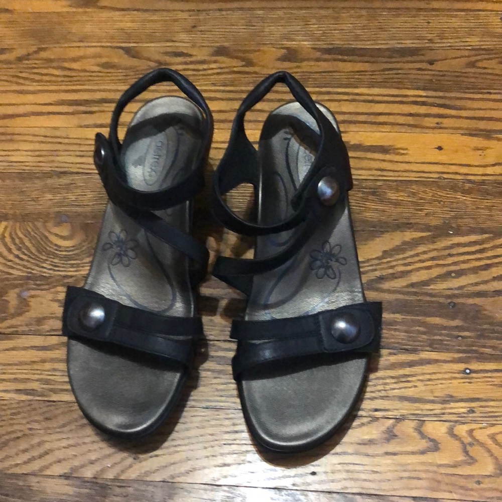 aetrex black sandals like new